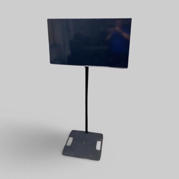 Lej en 50" 4K skærm med stativ